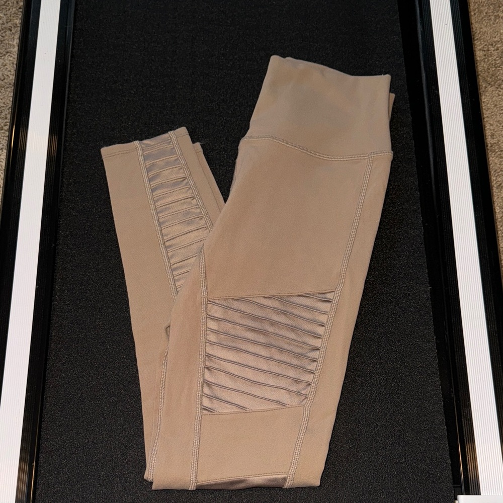 ALO Yoga Tan Leggings - Picture 2 of 5